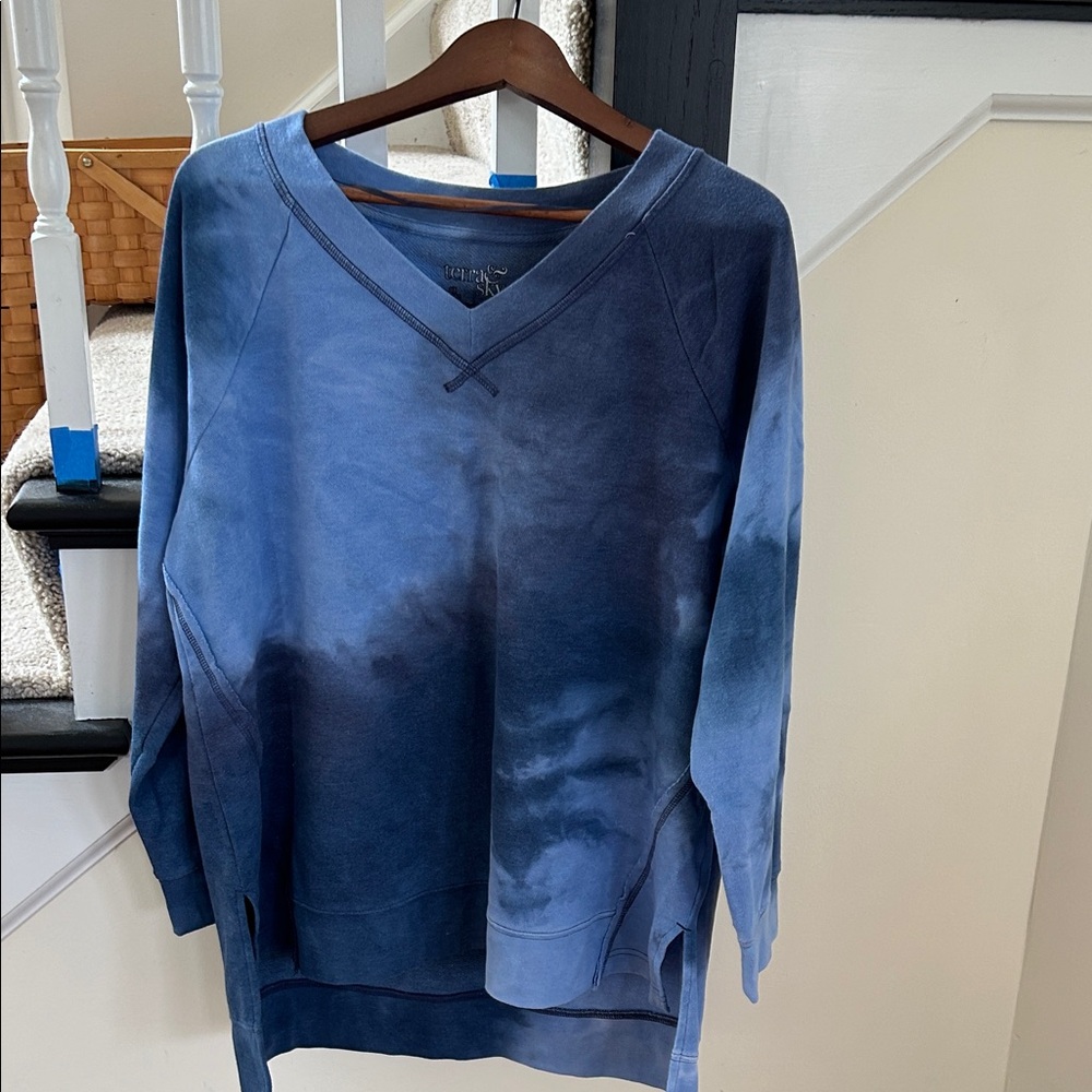 Terra & Sky Gray V-Neck Top